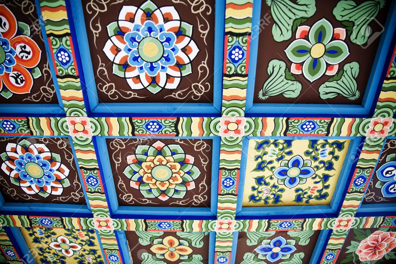 23918495-traditional-architecture-in-south-korea-dancheong--Stock-Photo.jpg