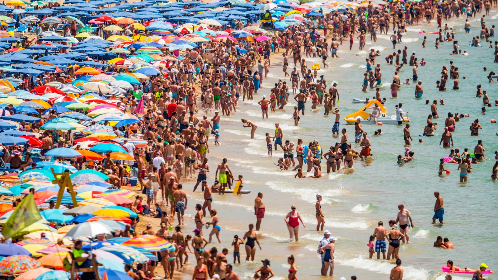 150723115354-spain-tourists-2015-beach-01-super-tease.jpg