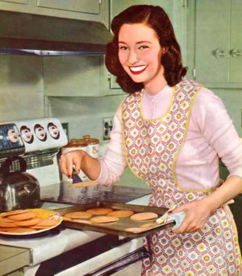 9b99e3f7e29ecd28a4e327c25569280d--vintage-housewife-s-housewife.jpg.1
