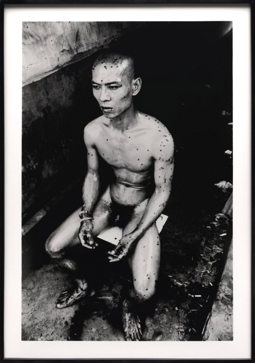 Zhang-Huan-12-Square-Meters-1994-gelatin-silver-print-150x100cm--880x1250.jpg