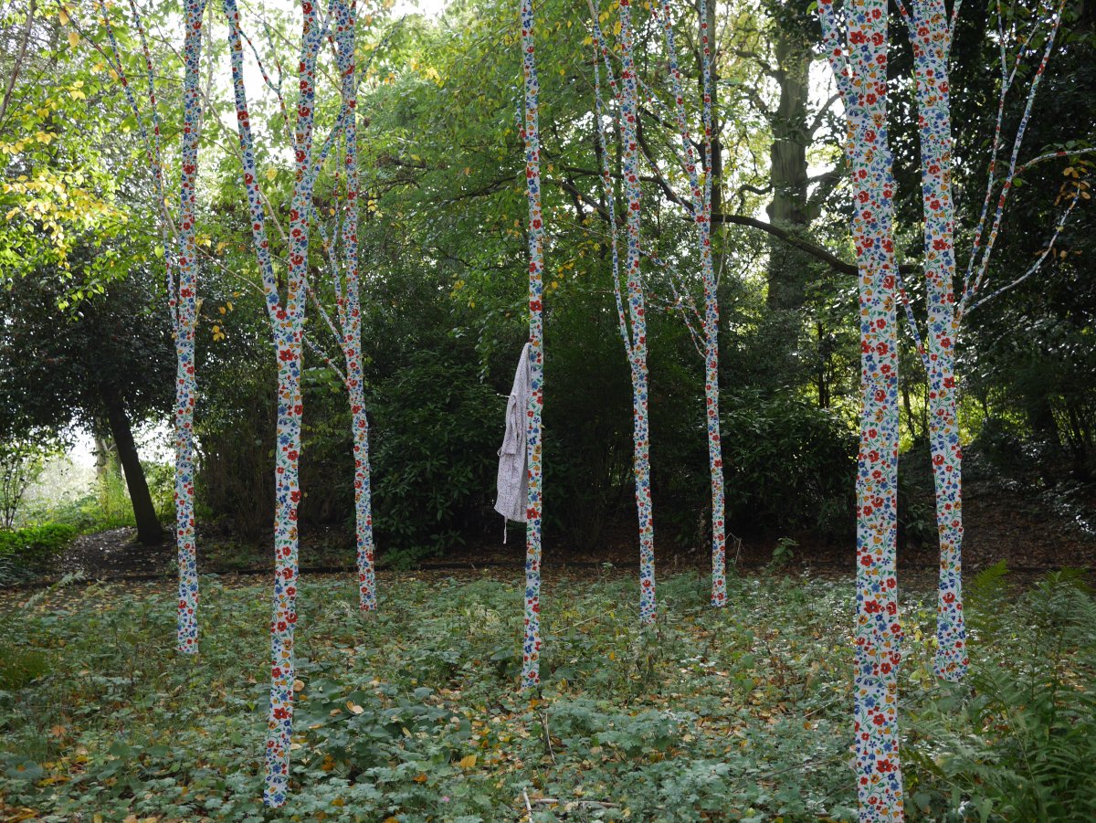 tree's as dress.jpg.1