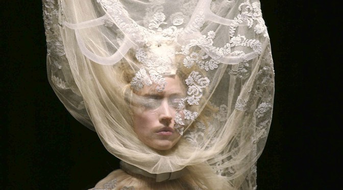 Lace-Antler-Headdress-Alexander-McQueen.jpg