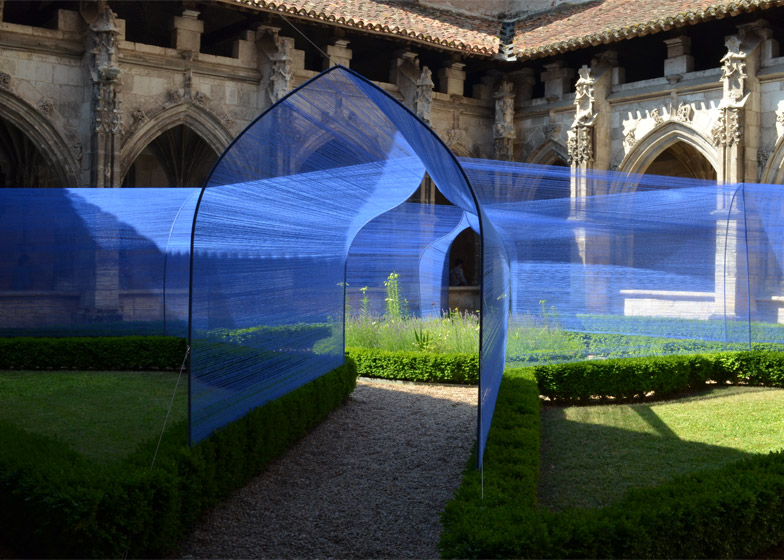 Les-Voutes-Filantes-installation_Cahors-France_Atelier-YokYok_dezeen_784_4.jpg