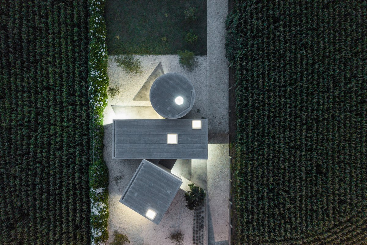 arada-offices-nelson-resende-architecture-portugal_dezeen_2364_col_3.jpg.1