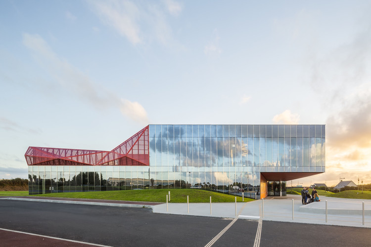 portada_photo-sergio-grazia-2015-PERIPHERIQUES-beaumont_hague-IMP-09.jpg
