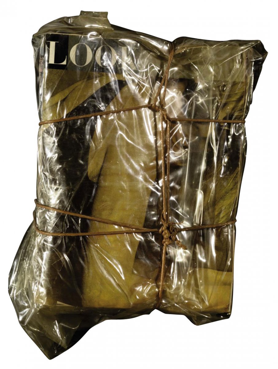 2010_CSK_05548_0113_000(christo_wrapped_look_magazine).jpg