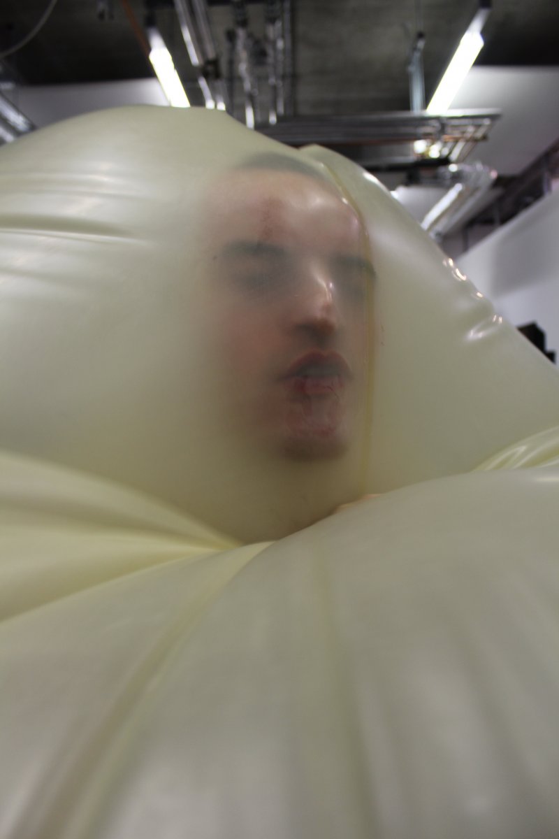 1559585599725-Fredrik-Tjaerandsen-balloon-designer-2.jpeg