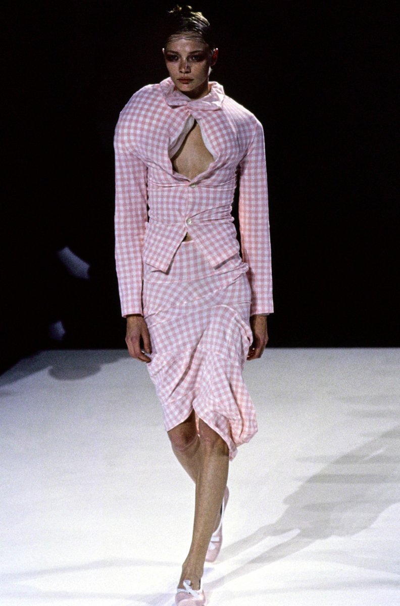 COMME-DES-GARCONS-SPRING-1997-RTW-03-JODIE-KIDD.jpg