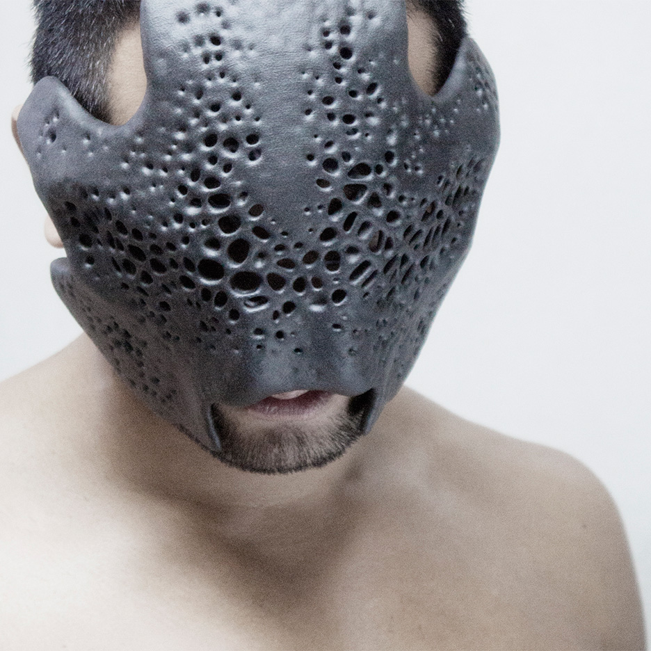 Carapace-mask-MHOX_dezeen_09.jpg