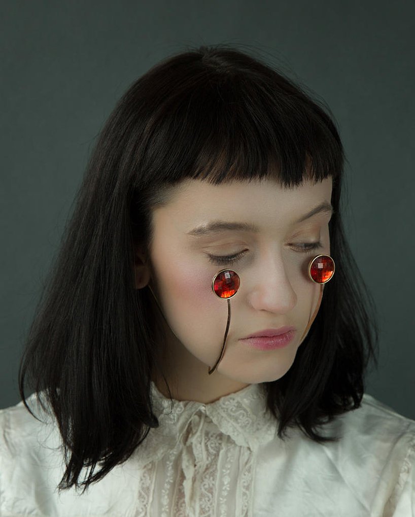 akiko-shinzato-another-skin-jewelry-designboom-01.jpg