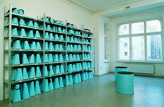 shelf_with_plateau-shoes-l.jpg