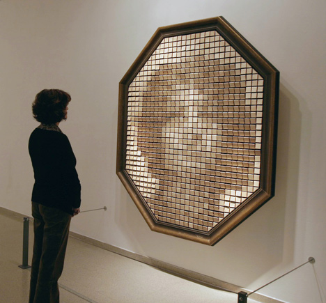 Mechanical-Mirrors-By-Daniel-Rozin_Wooden-Mirror_dezeen_7.jpg.1