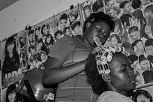 220px-Women_are_in_hair_dress_saloon.jpg