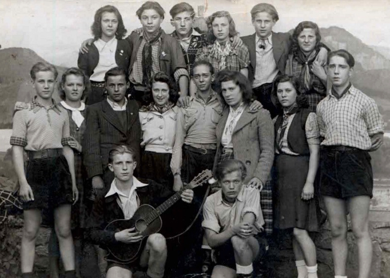 a-group-of-edelwiess-pirates-the-group-were-a-contsant-thorn-in-the-nazi-regime-side-e1509736196223.jpg