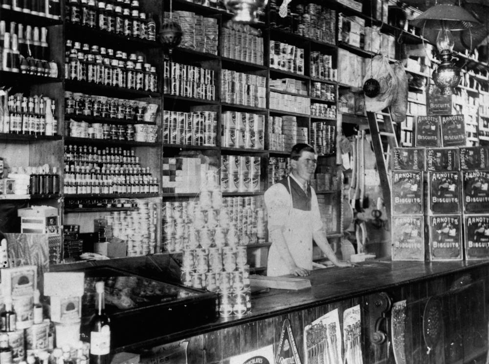 История бутика. The Home of History магазин. Магазин the History Woo. Stores : : 1910. Витрина со сладостями фото 1910 годов.