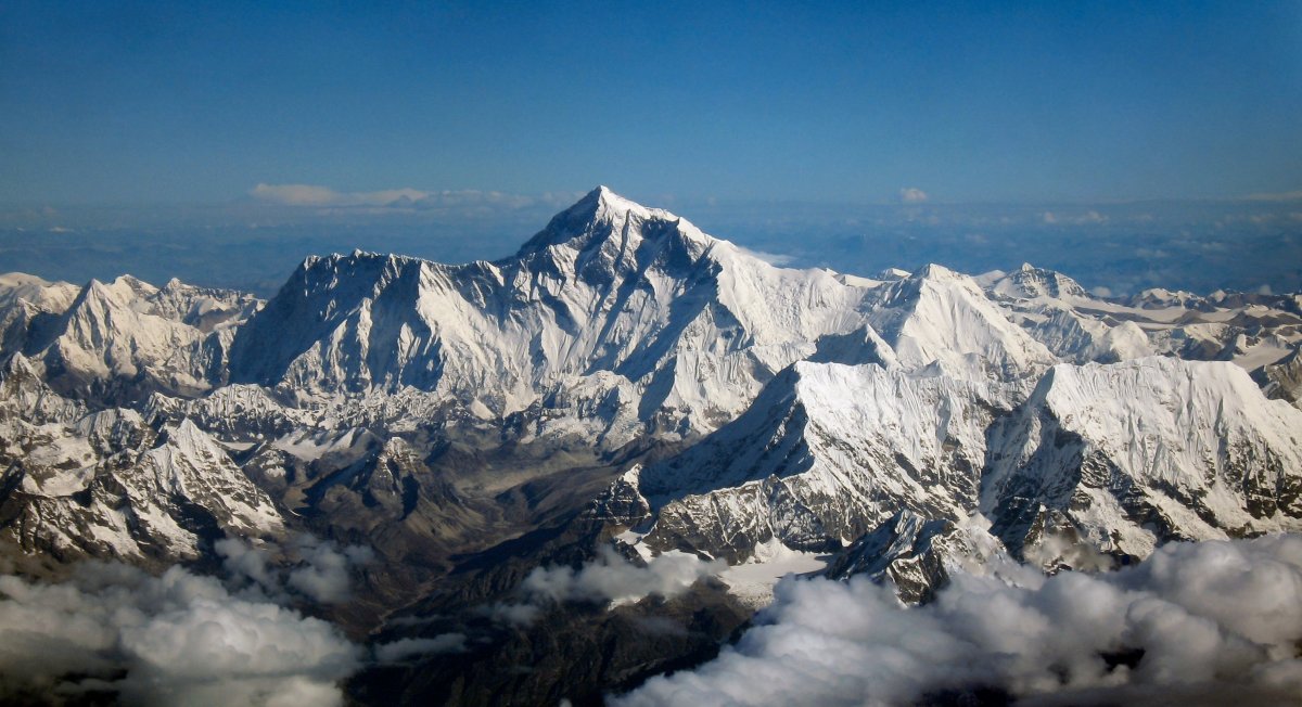 Mount_Everest_as_seen_from_Drukair2_PLW_edit.jpg