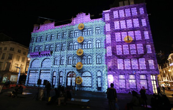 hm-damsquare-projection-dyrmdaily-flagship2.jpg