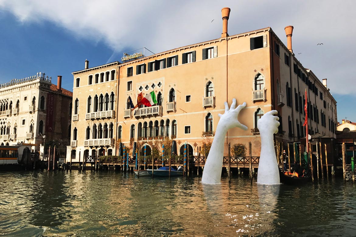 Venice-Biennale-Lorenzo-Quinn-2017.jpg